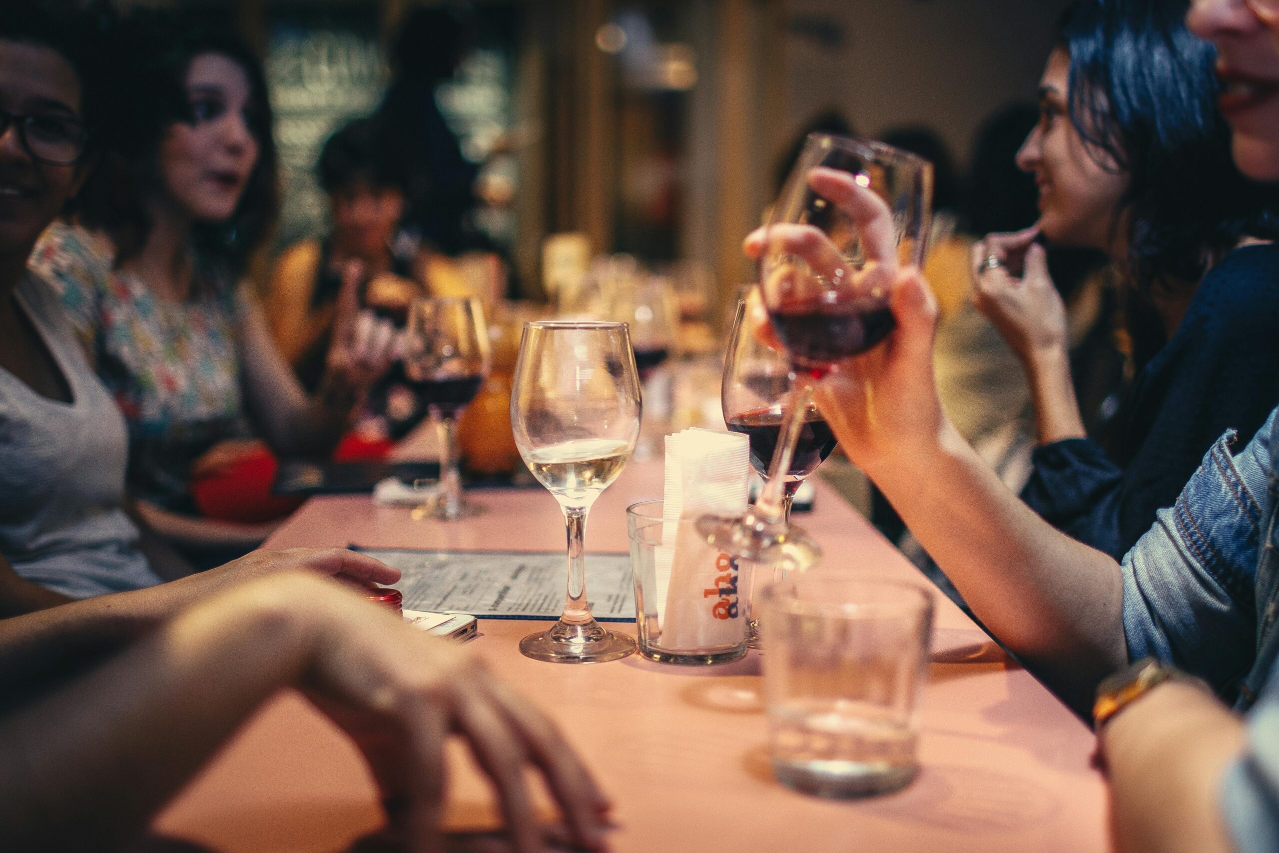 🍸 High-End Running Bar – Partnership or Full Ownership – Gaurav Tower Area, Jaipur